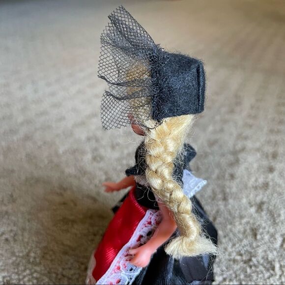 Vintage Swiss Doll Traditional Costume “Bern” Sleepy Eyes - Picture 4 of 11